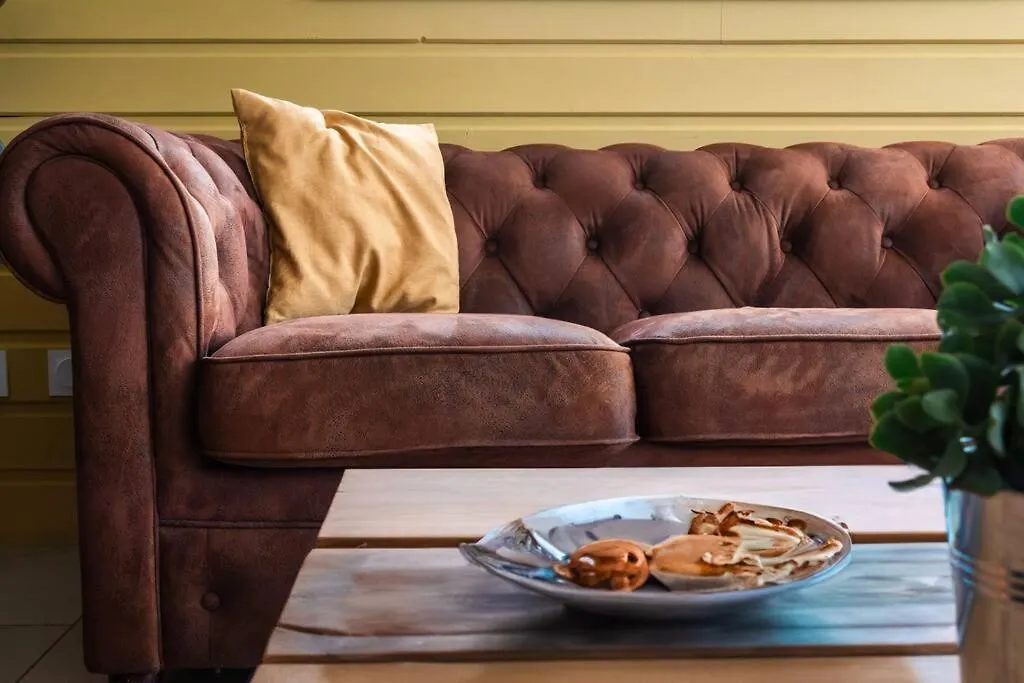 Le Rocher De La Baronne : Gite De Charme 6/8 Pers. Parmilieu Holiday home